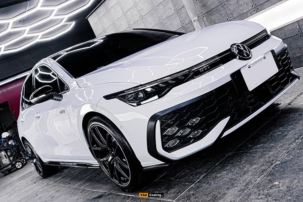 台北汽車鍍膜白色 SUV 車頭漆面亮度展示